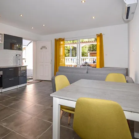 Awesome In Mezzavia With Kitchen Holiday home